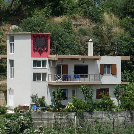 Willa Eagle House Përmet Zewnętrze zdjęcie